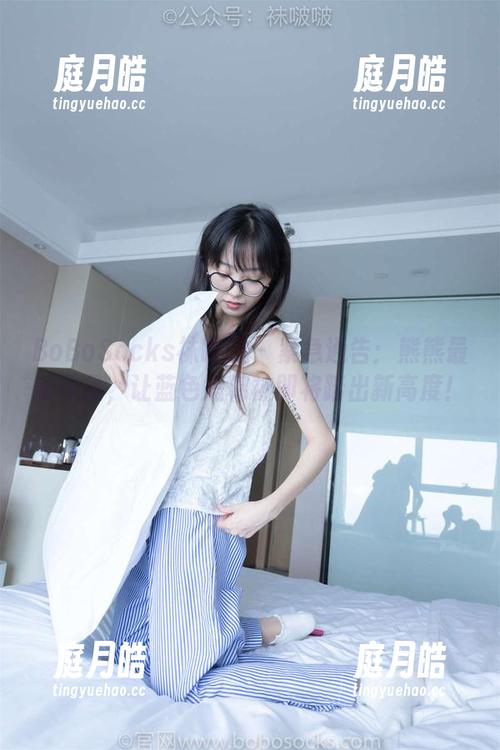 BoBoSocks袜啵啵 - 紧急通告：熊熊最新作品，让蓝色短棉袜即将踏出新高度！