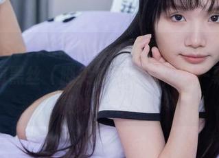BoBoSocks袜啵啵 – 下载稚予的发光原图,薄黑丝(脚尖加固款),这一幕,好微妙的搭配。