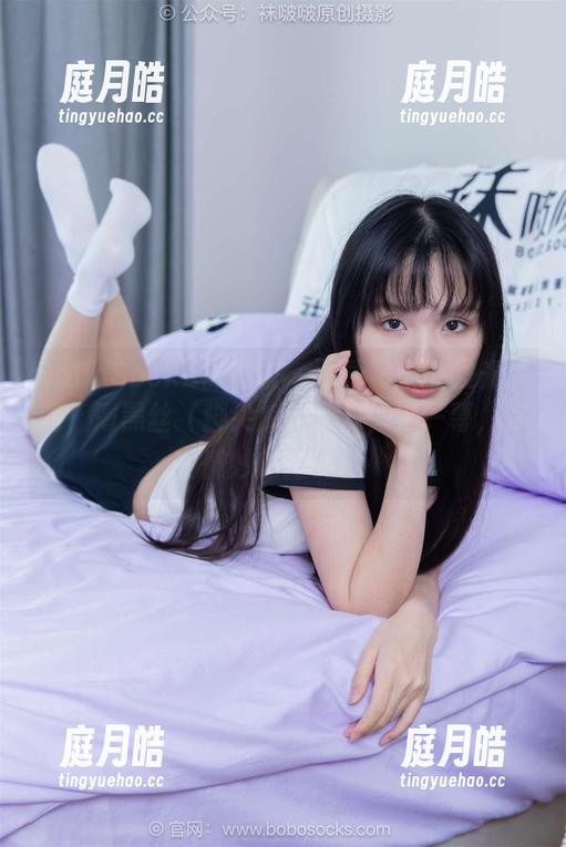 BoBoSocks袜啵啵 - 下载稚予的发光原图，薄黑丝（脚尖加固款），这一幕，好微妙的搭配。