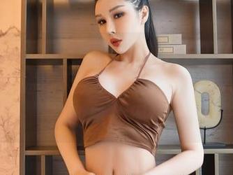 Feilin嗲囡囡 – 我以为模特YOYO的私房图集只讲述夏天，结果这是个让人微微失神的趴体现场。