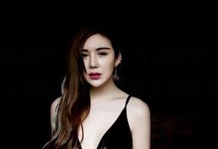 GIRLT果团网 – 套图的白裙翻转，little贝壳喵在原图里的迷离时光