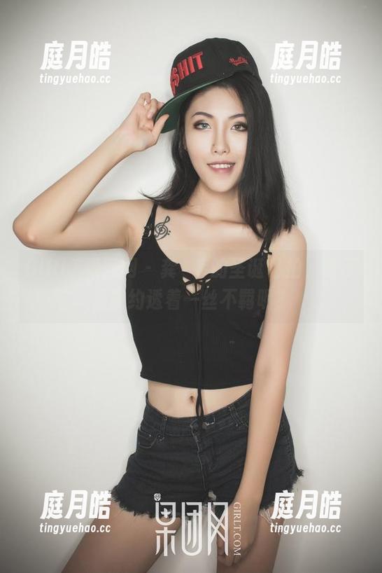 GIRLT果团网 - 龚玥菲的圣诞私拍，是不是隐约透着一丝不羁呢？