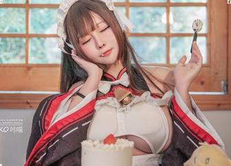 KANEKO咔喵最新作品大放异彩，美脚舞动间透出一种优雅随性。