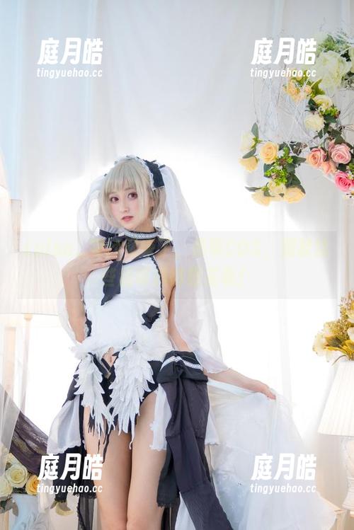 Luisa_零纱 Luisa_零纱又来了,吊带COS,别被这些肩带弄得眼花呢!