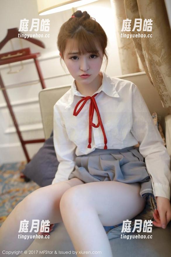 MFStar模范学院 - 在徐微微mia的红裙写真里，每个细节都值得慢慢品味…