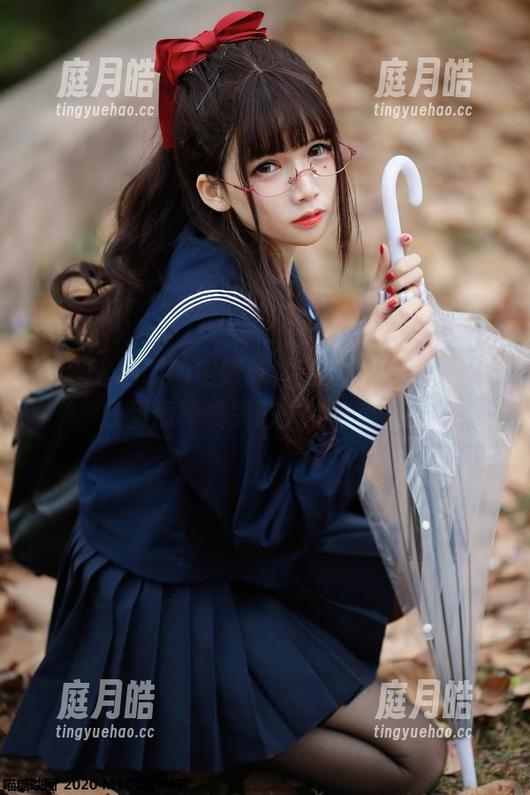 教室JK制服的定制款，喵糖映画图集让你找到那种丧失已久的青春感。