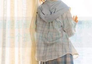 喵糖映画特别奉上，长腿眼镜娘带你进入一个别样的作品空间。