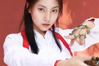 MiiTao蜜桃社 – 缇娜美Tinami在线写真，白丝小心藏不住啦！