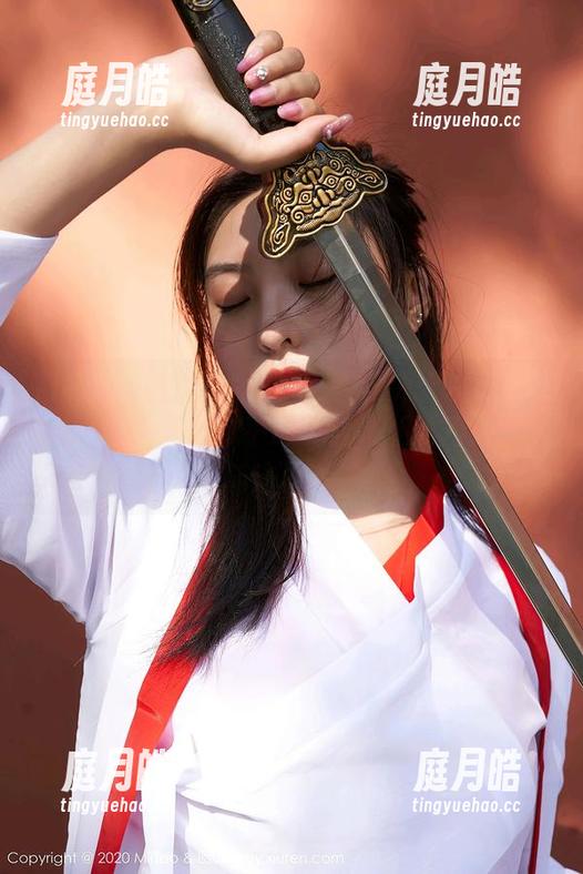 MiiTao蜜桃社 - 最新原图！韵莉娜VANILLA在睡衣里似乎忘了自己还要起床了，怎能这样叛逆？