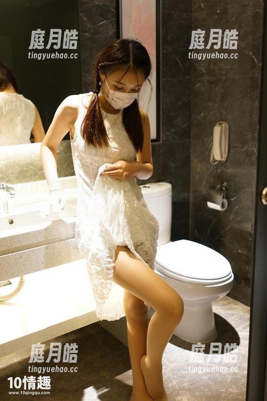 ROSI口罩 ROSI图库新添黑色长筒丝袜,快照的姿态果然不一样。