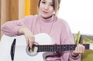 TouTiao头条女神 – 李丽莎的眼镜合集：像不像一位刚出院的学霸？
