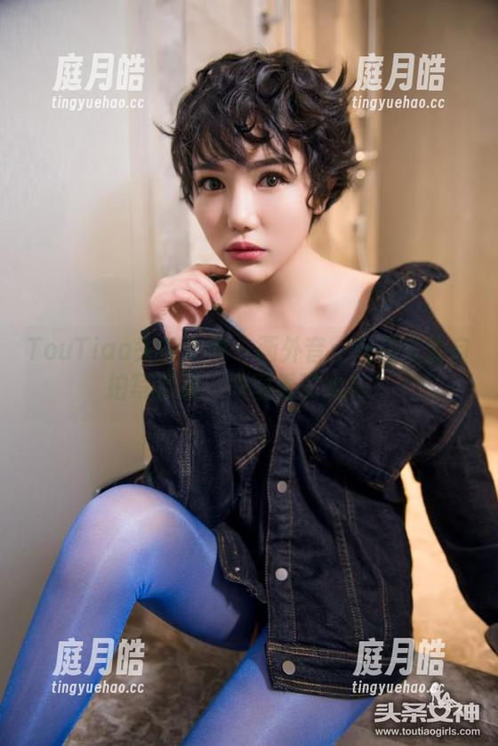 TouTiao头条女神-杜花花 TouTiao头条女神 - 画外音:杜花花的自拍写真集,原图看了难忘!