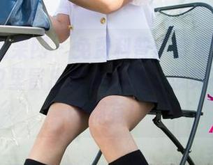 UGirls尤果网 – 免费科普:穿黑丝的乔依琳,图包里冒出的小心思,想赞不想说的话都有!