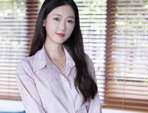 Xiuren秀人网 – 最近私心把严利娅Yuliya的御姐美图默念了好多次,图包里的每一张都像在跟我私语。