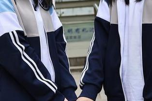 Xiuren秀人网 – 初梦瑶的户外写真合集:一段走不完的旅途,记忆在随风飘荡