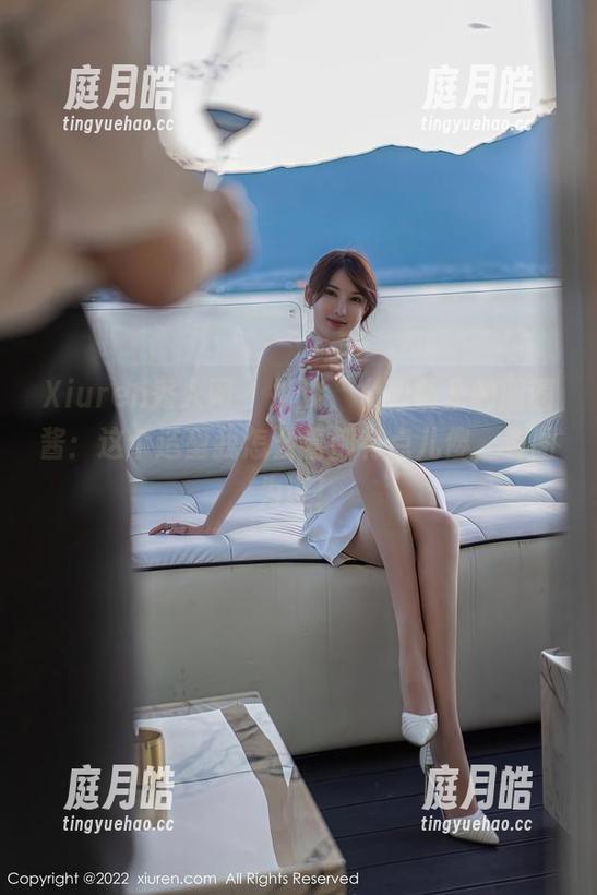 Xiuren秀人网 - 扯淡，《眼镜》的圆圆酱：这个造型我怎么看都有点儿傻，有图为证！
