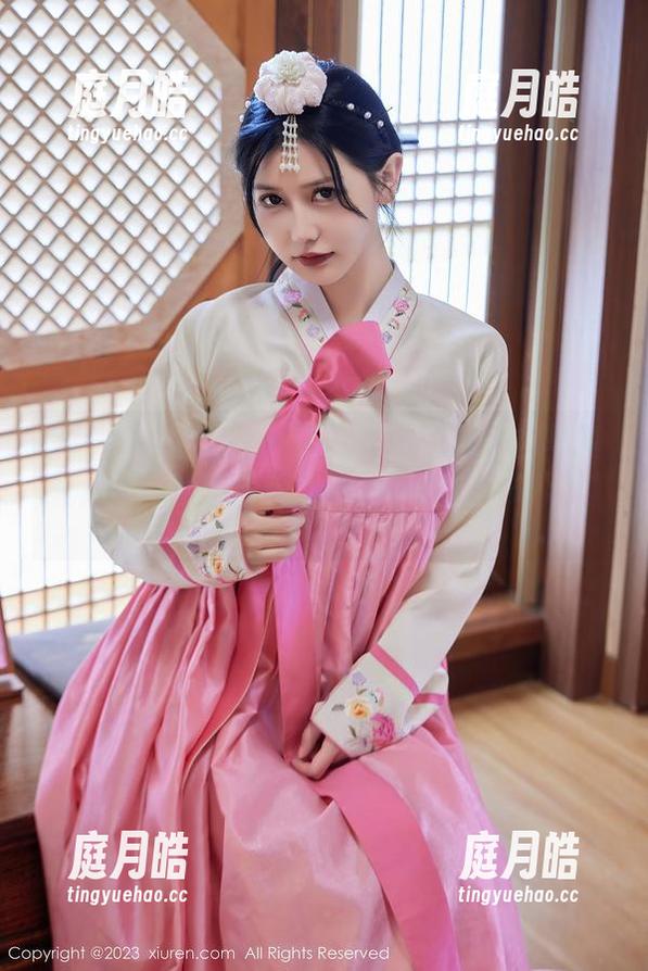 Xiuren秀人网-蛋蛋宝 Xiuren秀人网 - 在蛋蛋宝的连衣裙写真里,每一张图片都是一次轻松的‘呼吸’。
