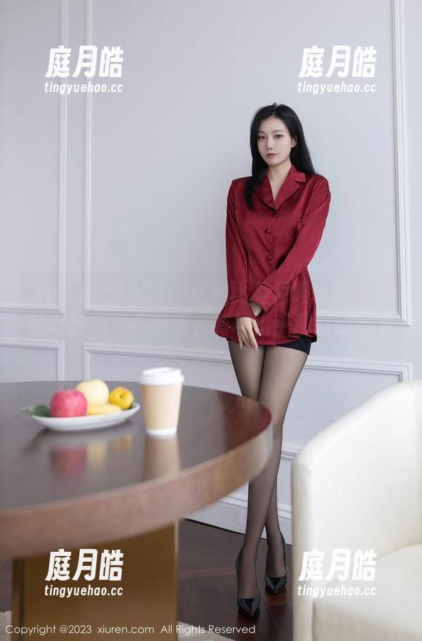 Xiuren秀人网 - 这是比基尼吗？谢小葱的写真图包在这里，有种出乎意料的感觉。