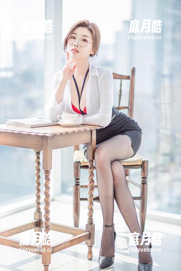 Yebin(전예빈)在浴缸里晒太阳，免费的下载会不会也涨价？