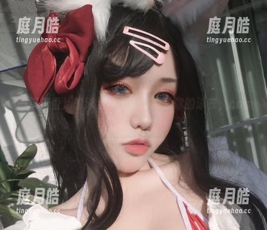 一笑芳香沁的泳池小天地，系紧你的泳衣，cos图集来啦！