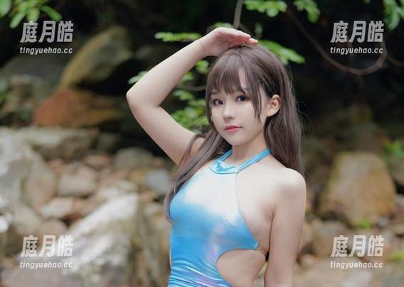 看这位七七娜娜子的姐姐，真心不愧是姐姐，图里她俨然是一幅画。