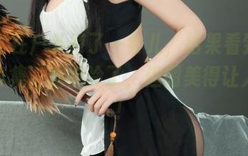丽柜 – 在户外待了一会儿，结果看到语寒的写真集，腿都冷了，但图美得让人发抖！