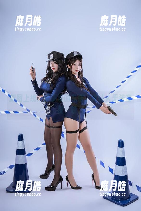 新图上线：云溪溪的礼服，真让人无法直视，哎。