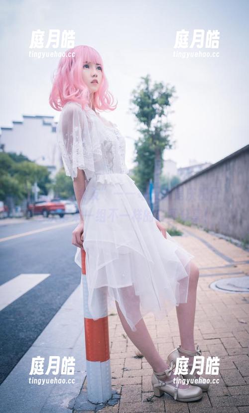 “你的负卿女友”——每天都是庆祝日，这次带来一组不一样的套图分享！