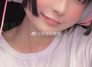 作品《姐姐》:佳佳好难啊在这里的每一张图片,都透着点小心思