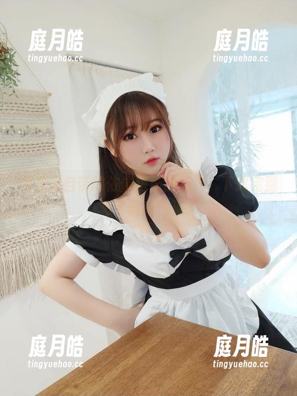 网盘里自带的依依超级懒旗袍，下载完别忘了调高气温。