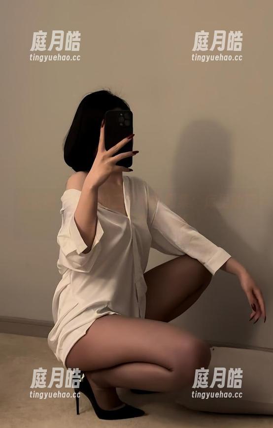 微密圈 - 保守的二舅妈的图集：库里油亮丝，涂抹在每一帧