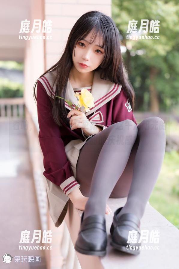看呐，兔玩映画又更新了！这午后阳光的图集，有种甜甜的庆祝感？