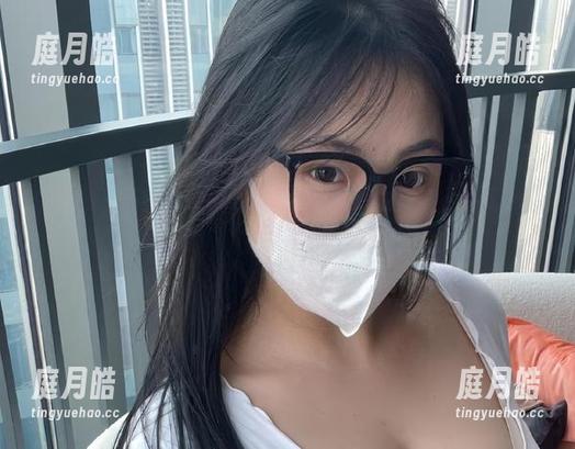微密圈 - 蕾丝内衣和可爱的肉巴的欢快舞蹈，作品中一瞬的柔情