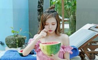 嗲囡囡 – 雅茹老师在和服里的优雅，下载这张图片也是一种追寻，虽然我自己穿不上。