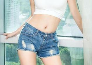 头条女神 – 小晴子地方特色美腿大公开，这套图不说话，但它肯定能让你哈哈哈！