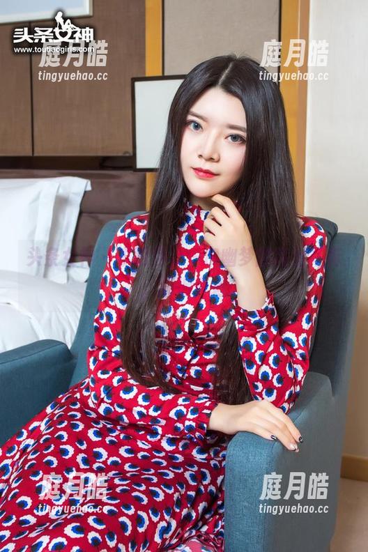 头条女神 - 李丽莎，一帘幽梦的高清写真，隔得真远