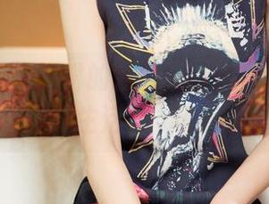 头条女神 – 琳琳的职业装套图，带你畅游在职场与生活的曖昧缝隙间。