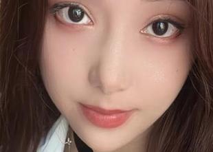 微密圈 – 随便一瞥，就被奶雯的白色蕾丝抓住了，真该想想把这帅照片放网盘共享。