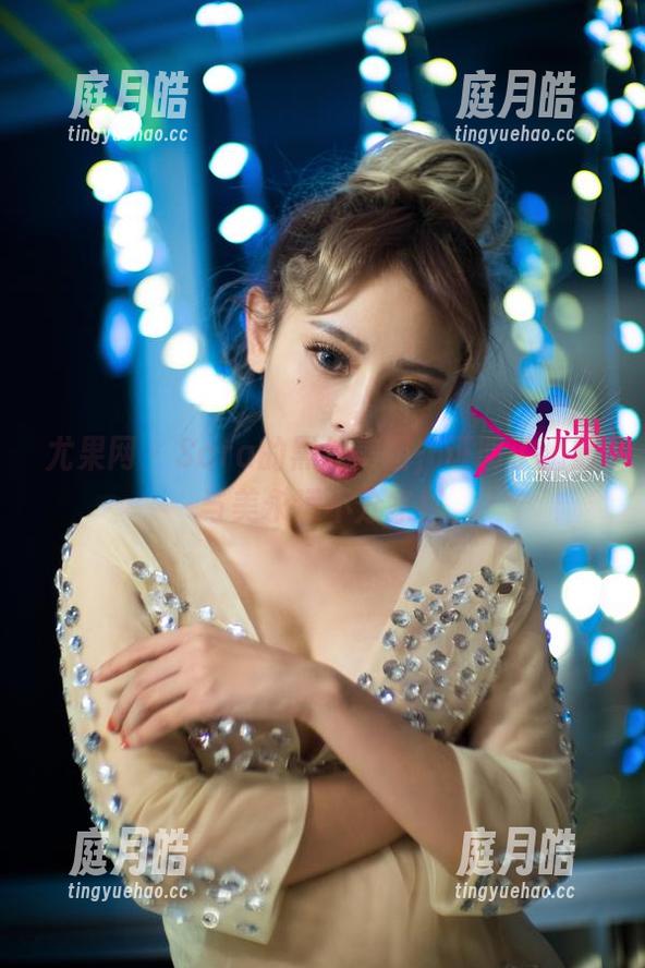 尤果网-Sara 尤果网 - Sara的黑丝美图,证明了幽默与美永远不分家!