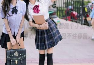 尤蜜荟 – 每一张Carol周妍希的美图都像个小剧本，精选的撞击着我的好奇心，真是让人忍不住停留。