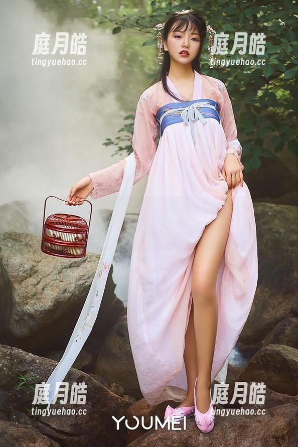尤蜜荟 - YOYO优优与教室的心灵碰撞：静悄悄的照片里藏着哪些青春的踪迹？