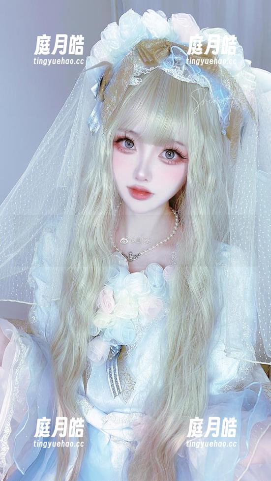 嶋葵的定制写真，像是她把幽灵姬的衣橱都搬了出来