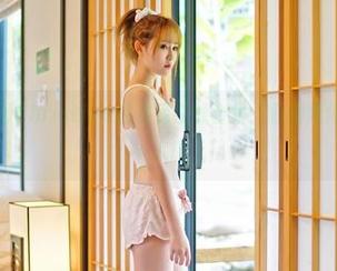 推女神 – 黄可christine的裸足在线合集，看她如何不费力地撩人！