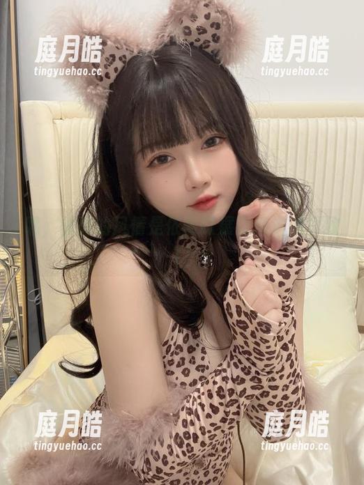 瞧，油亮的风情是依酱呀展现得淋漓尽致！