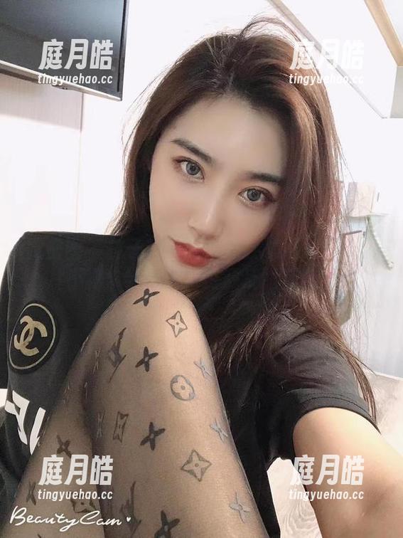 微密圈 - 林子琳喵的学妹尝试摆拍：当图片不再“学”了，资源反而变淘气！