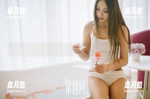 果团网 - 周妍希的写真集又来更新了，女王正在教你什么是风范