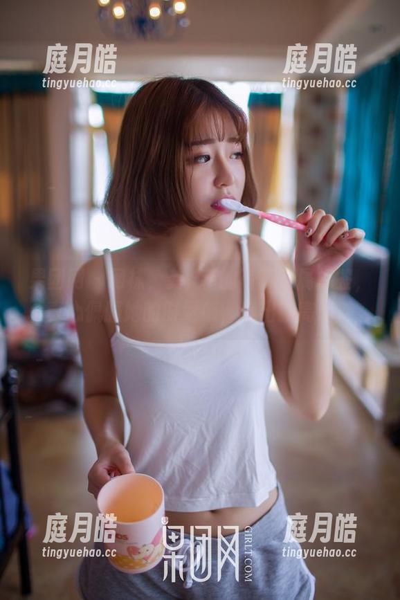 果团网 - 网袜，龚玥菲的写真专属标签，真心佩服她的时髦感，穿出新高度！