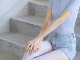 森萝财团 – 卉子的皮衣写真，满屏都是果敢和魅力，顺便让我又想到了我的旧皮衣