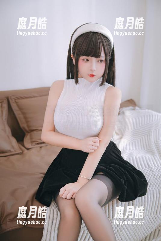 裸足全集，樱井小莜的作品总让人多看几眼，突然有些在意干净与否。
