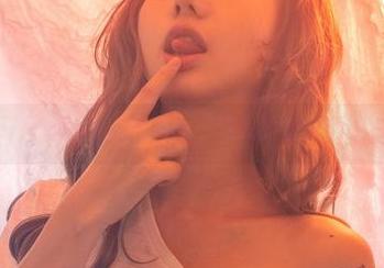 看！洛丽塔大哥的女王风范——连我的鱼缸都被惊艳到了！